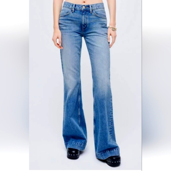 NWT RE/DONE 70s Women's Low Rise Bell Bottom Jeans in Lake Blue Denim Size 26 - Picture 2 of 7